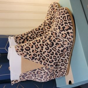 Toms Kelsey Leopard Suede Wedge Booties 9.5 Tom's
